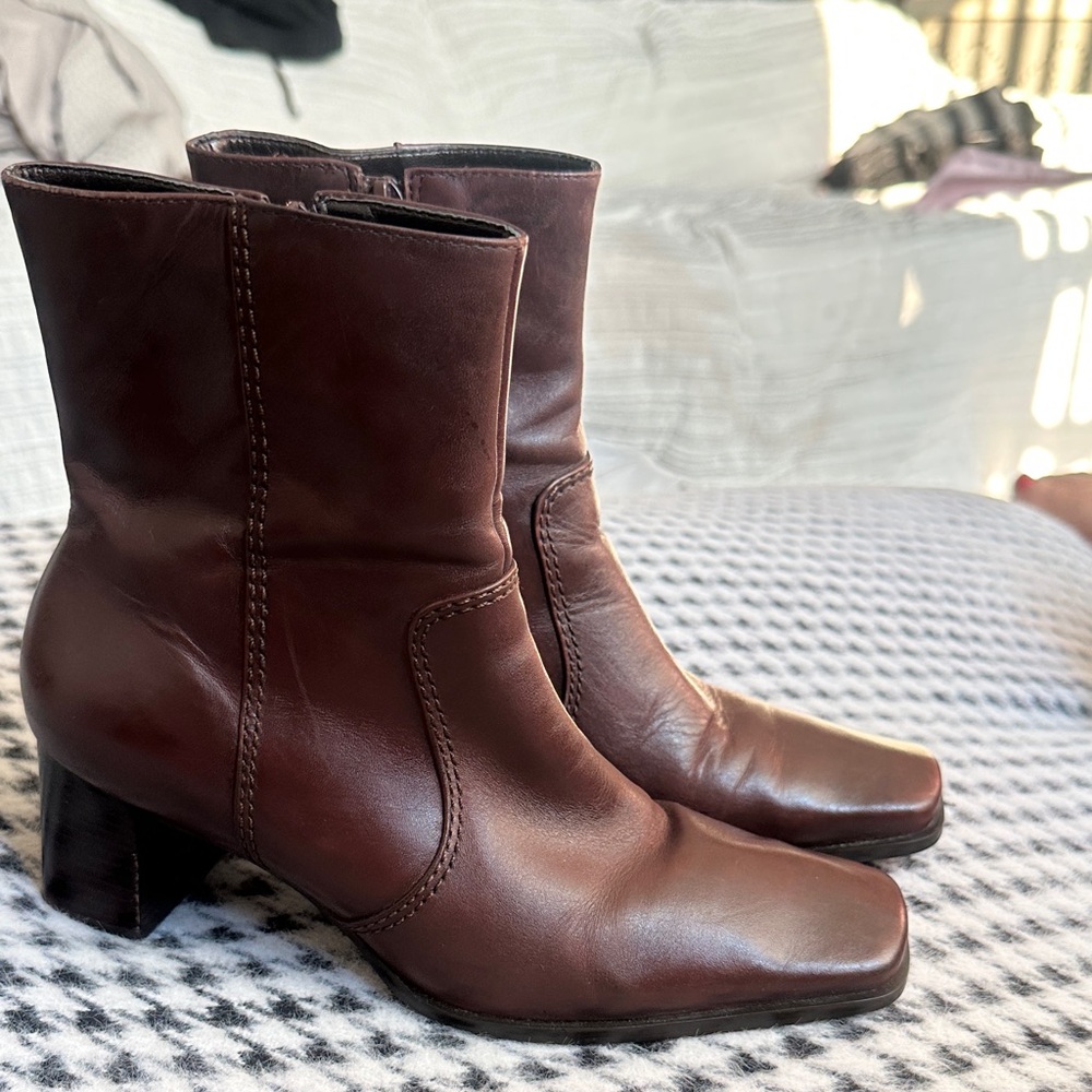 Nickels Dark leather Brown Heeled Boots